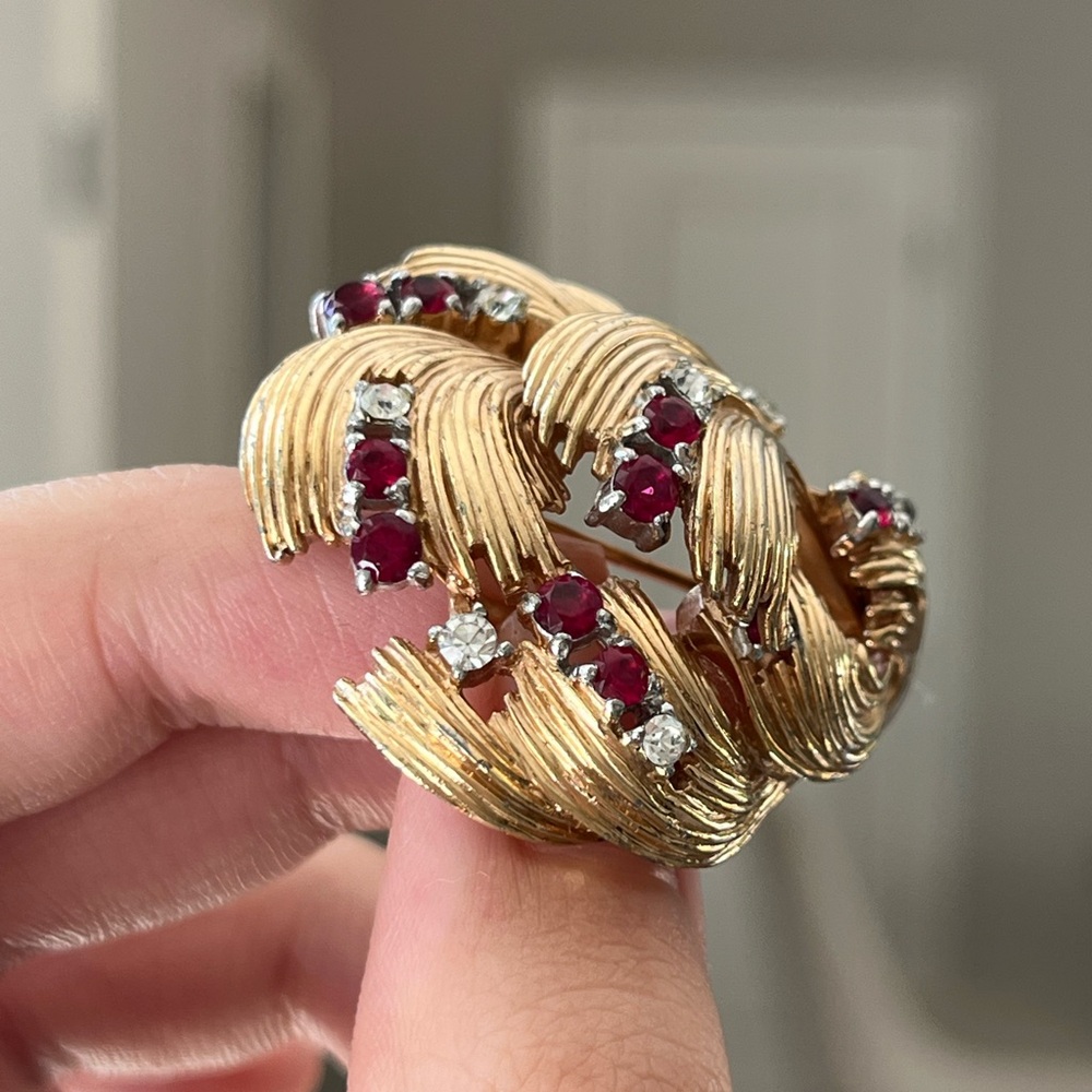 Vintage Boucher Feather Leaf Cluster Red White Rhinestone Gold Fur Clip Brooch - Picture 4 of 12